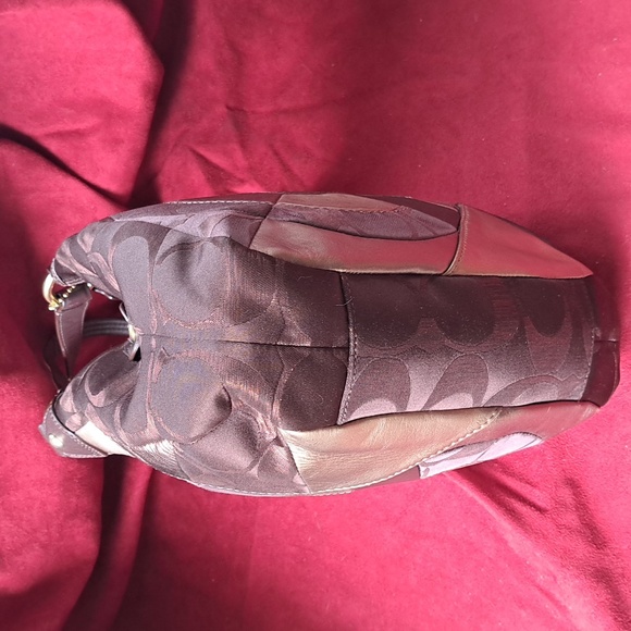 🎁 New Coach Limited Edition Signature Shoulder Bag NewExcellent Condition - Picture 5 of 12